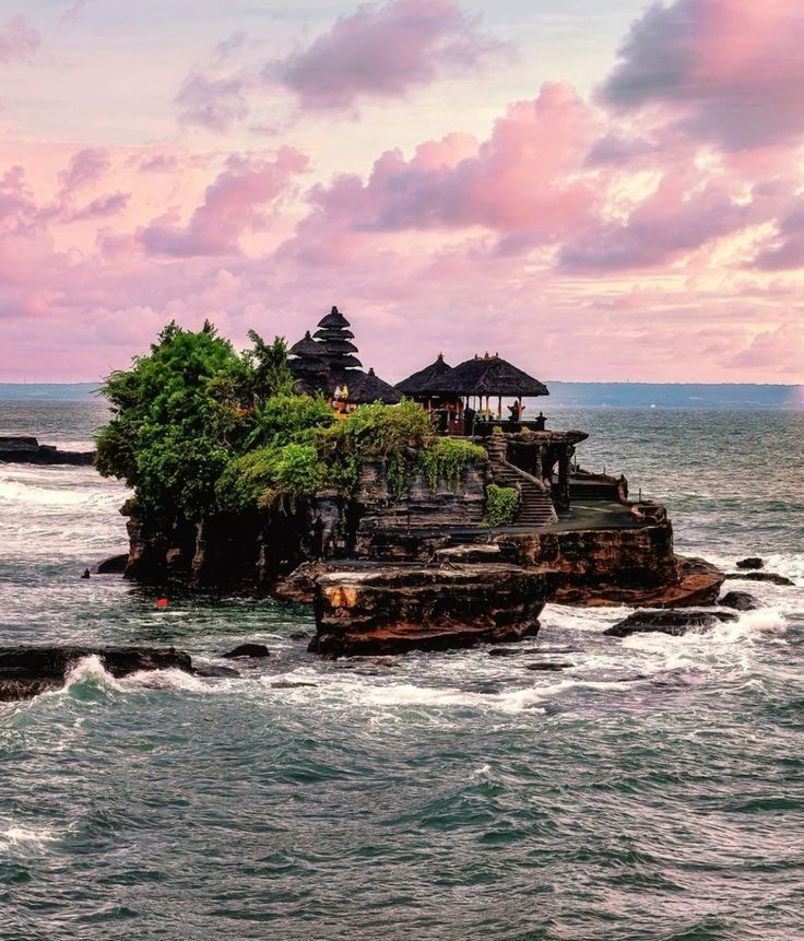 Tanah Lot, Ulun Danu Beratan & Handara Gate; transfer to Ubud.